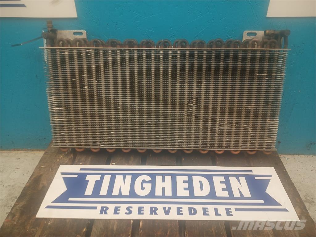 CASE CF80 라디에이터