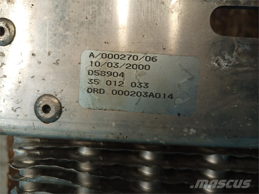 CASE CF80 라디에이터