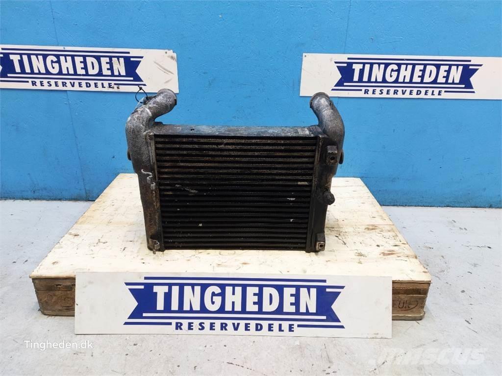 CASE Puma 185 라디에이터