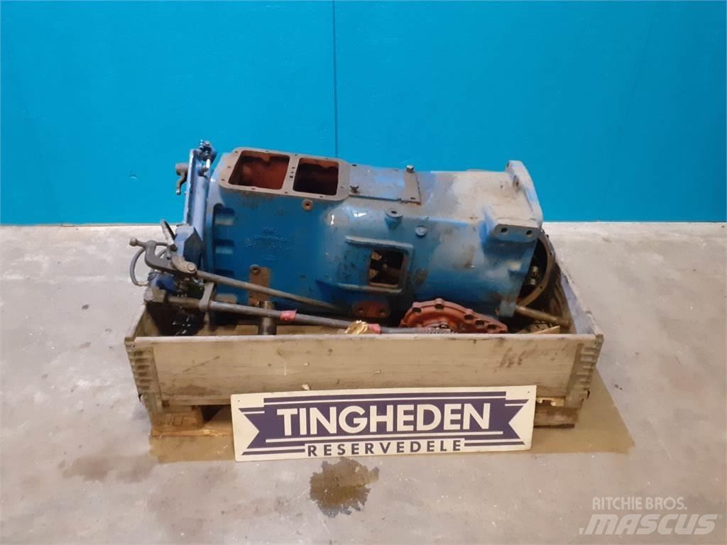 Ford 8210 트랜스미션