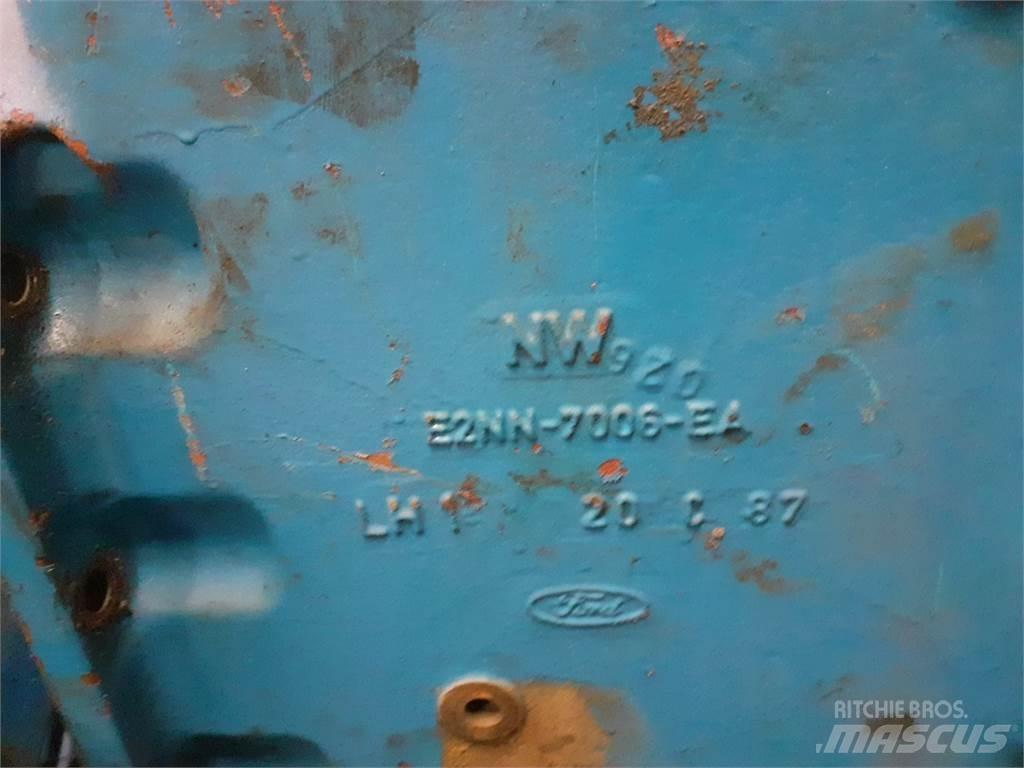 Ford 8210 트랜스미션