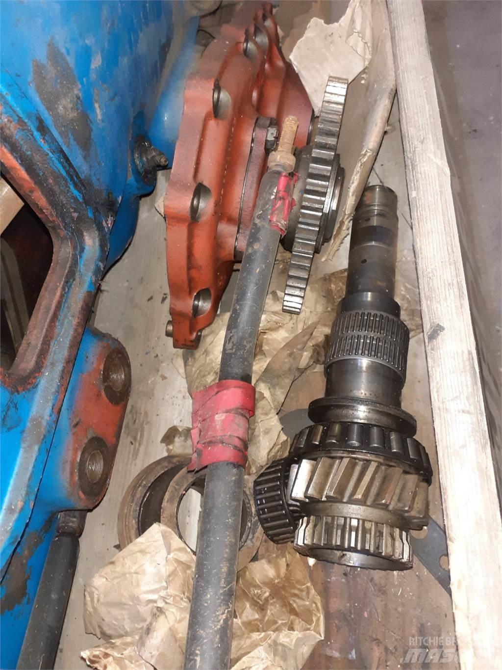 Ford 8210 트랜스미션
