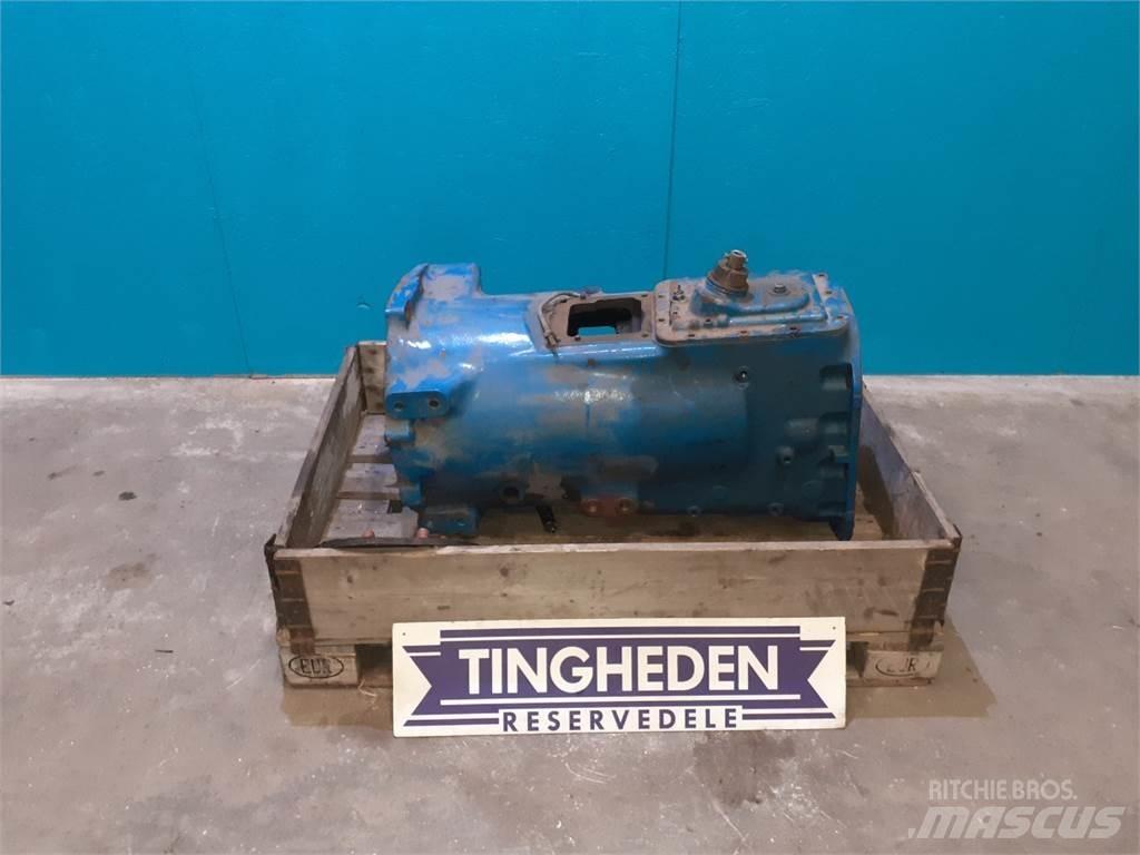 Ford 8210 트랜스미션