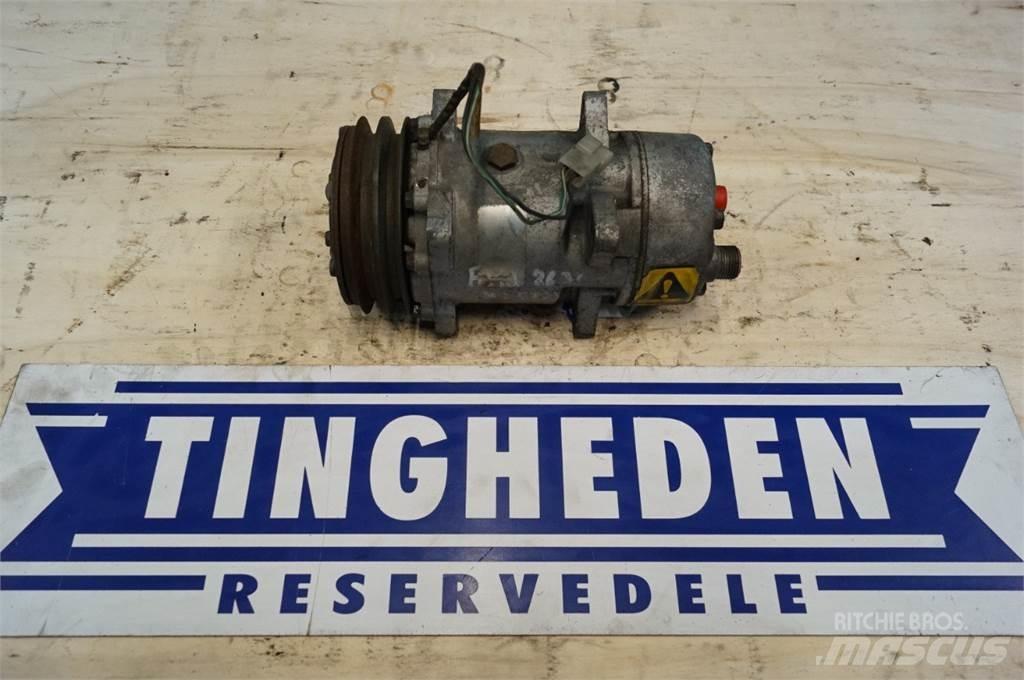 Ford 8630 라디에이터
