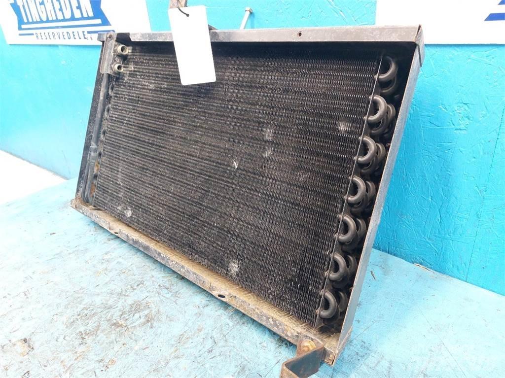 Ford 8670 라디에이터