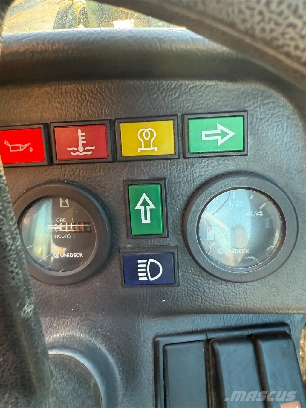 GiANT V6004 T 미니 로더