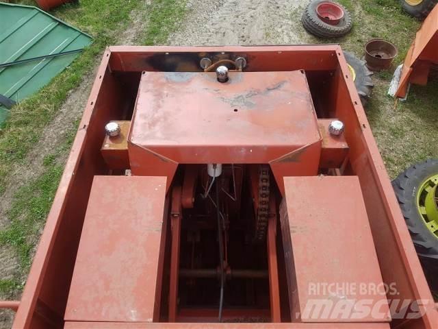 Hesston 4700 각형 곤포기