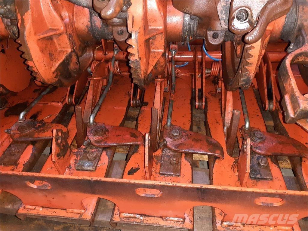 Hesston 4700 기타 목초 수확용 장비