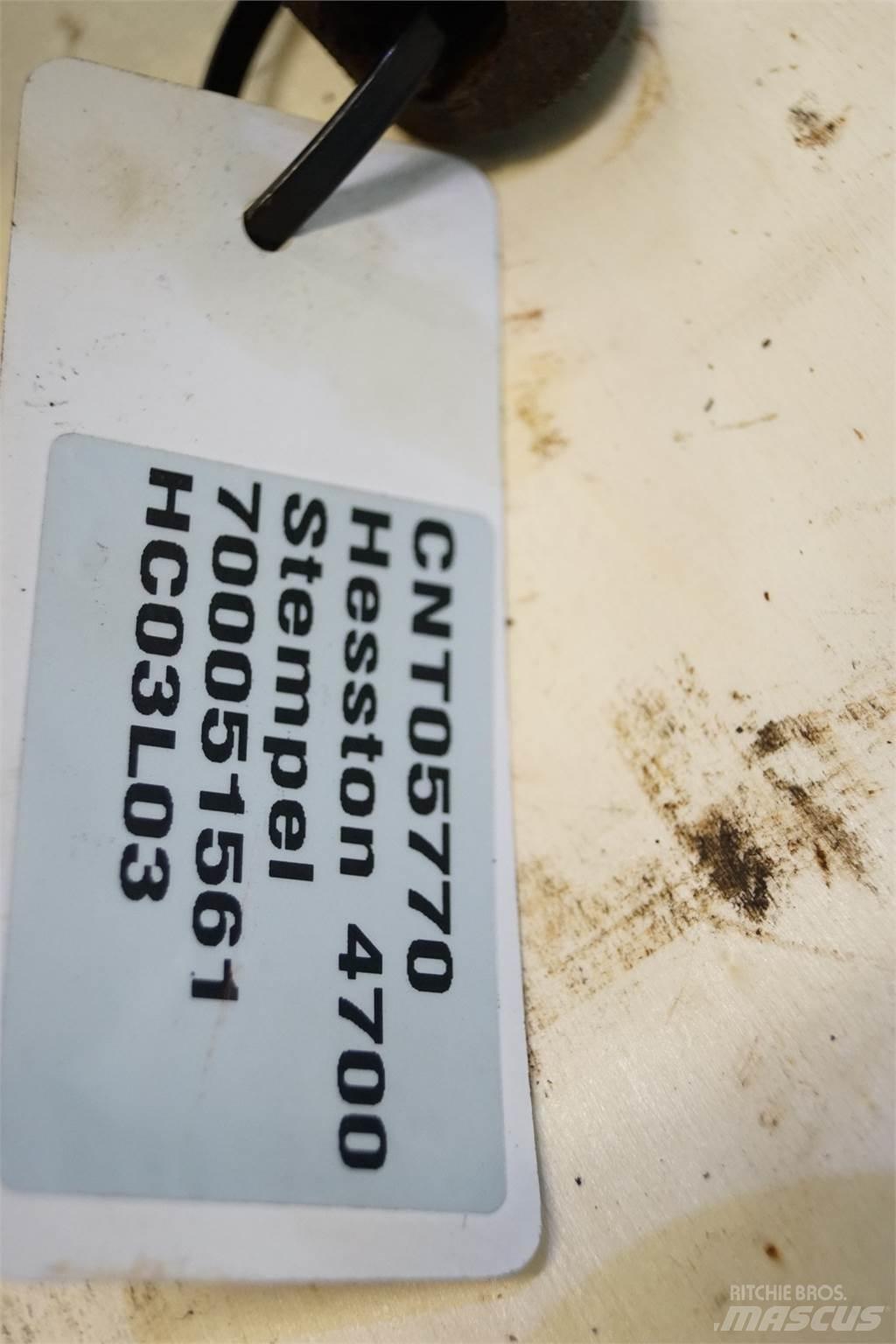 Hesston 4700 유압식 기계