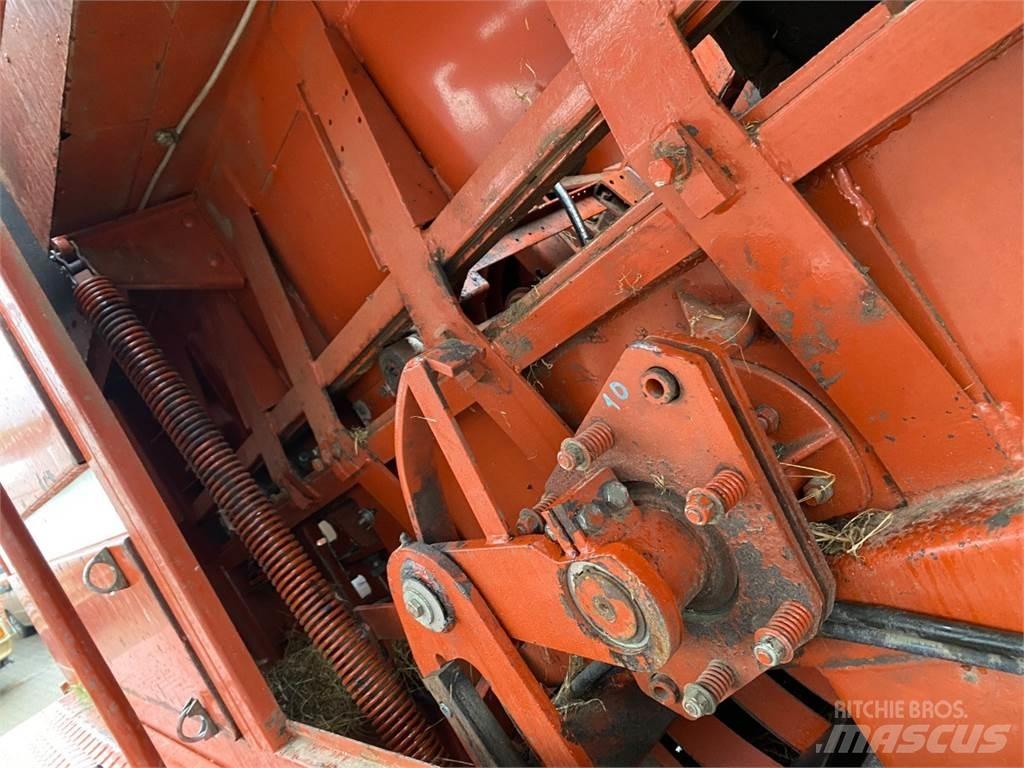 Hesston 4700 각형 곤포기