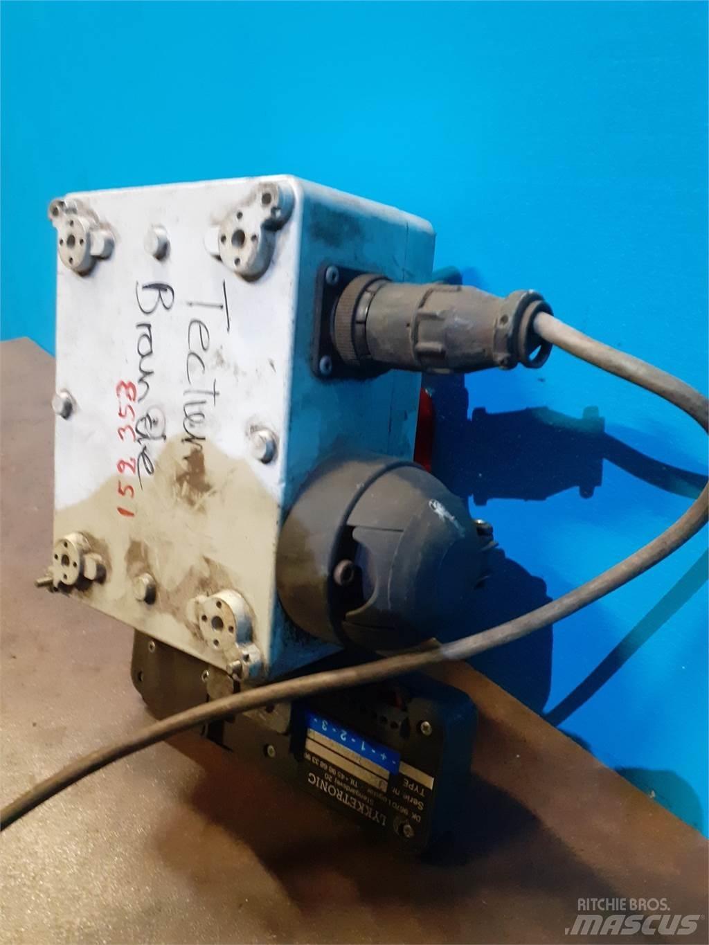 Hesston 4800 일렉트로닉스