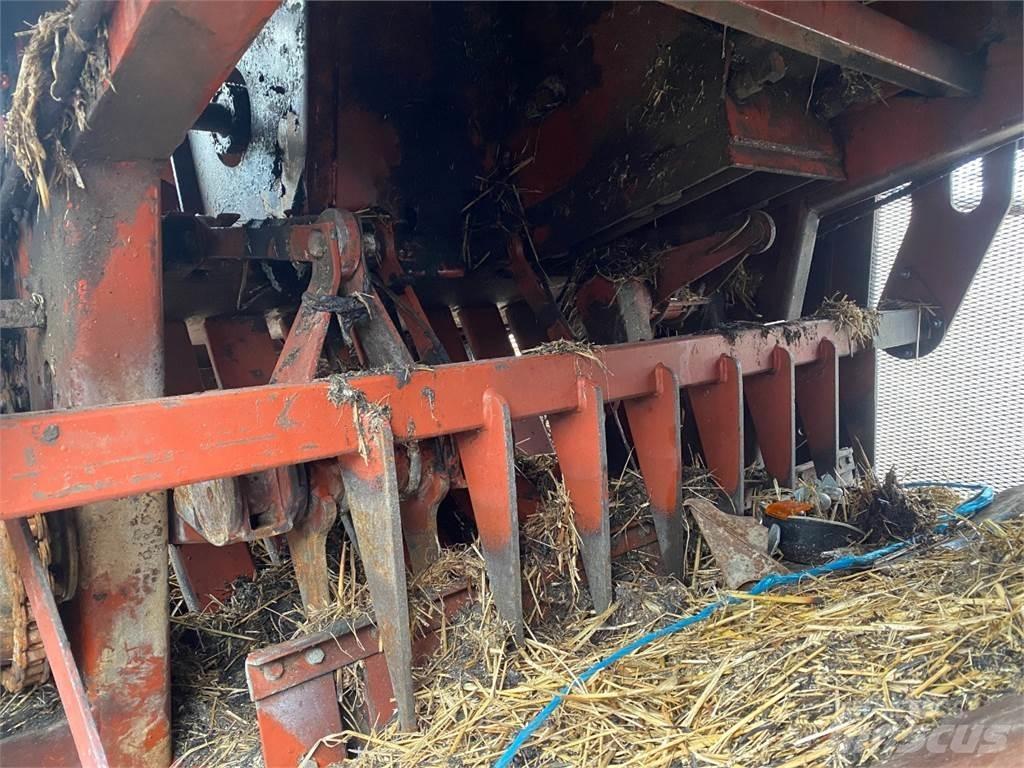 Hesston 4800 각형 곤포기
