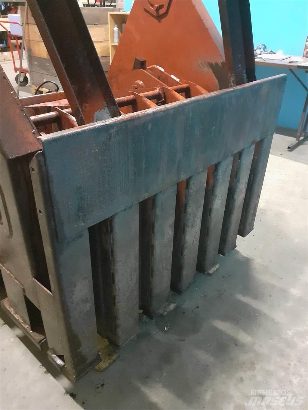 Hesston 4900 기타 목초 수확용 장비