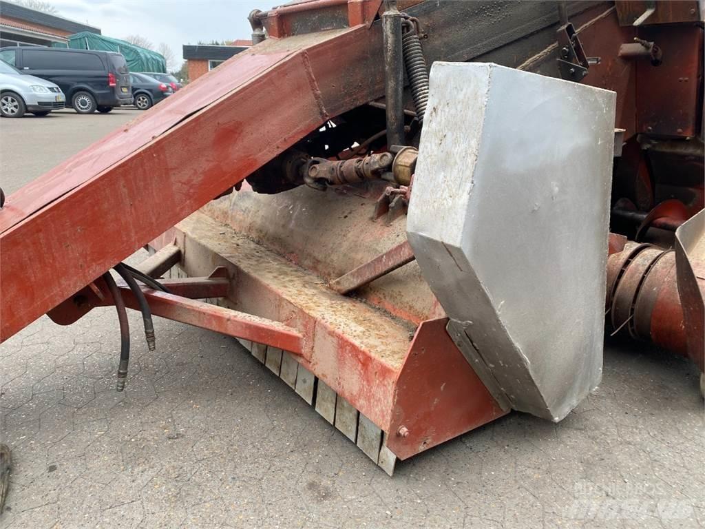 Hesston 4900 각형 곤포기