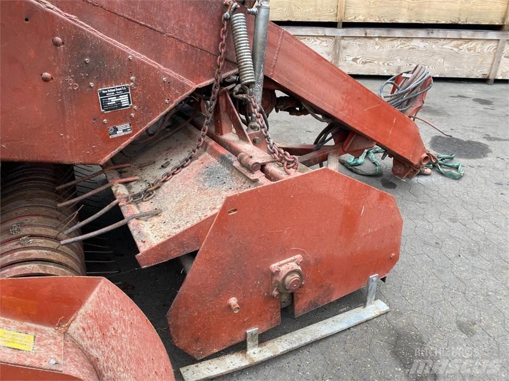 Hesston 4900 각형 곤포기