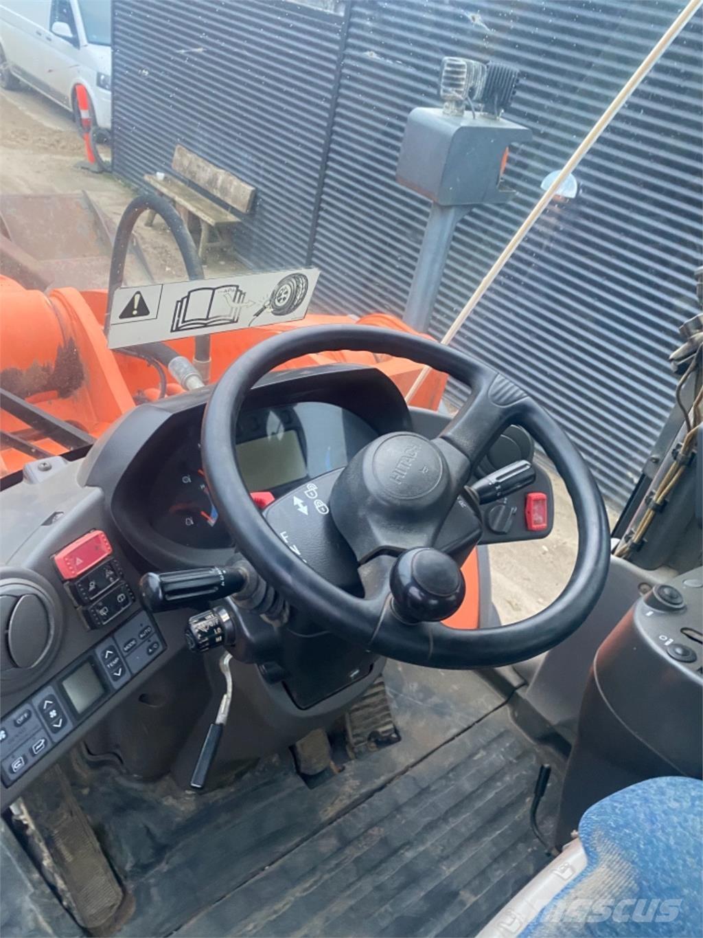 Hitachi ZW310  휠로우더