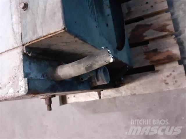 Hydrema 906C 라디에이터