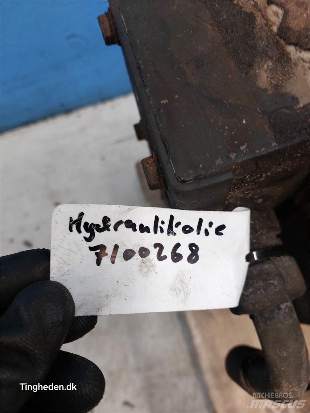 Hydrema 906C 라디에이터