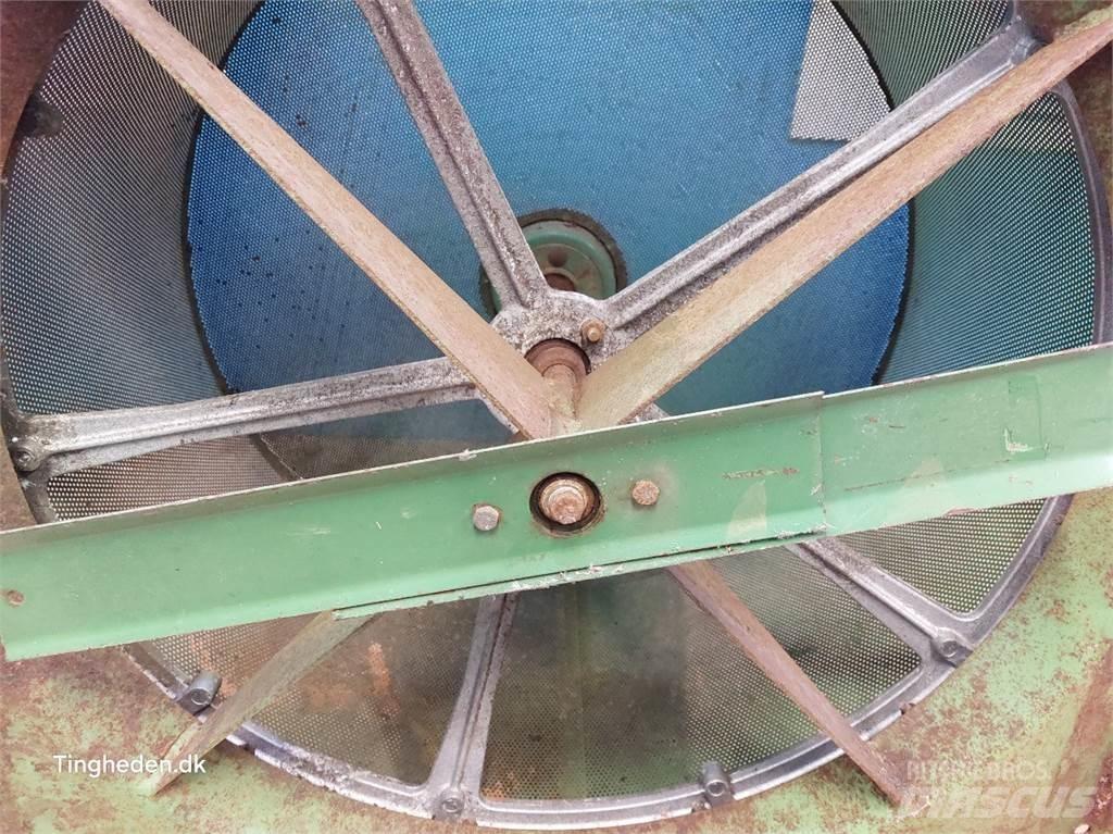 John Deere 1065 라디에이터