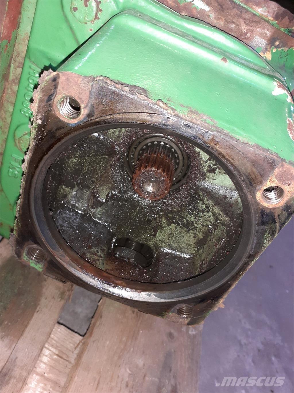 John Deere 1075 트랜스미션