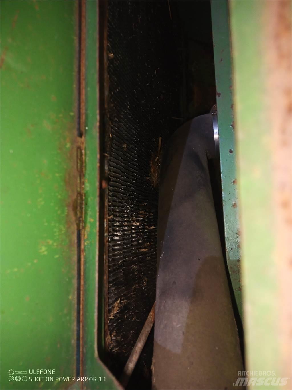 John Deere 1075 캐빈 및 인테리어