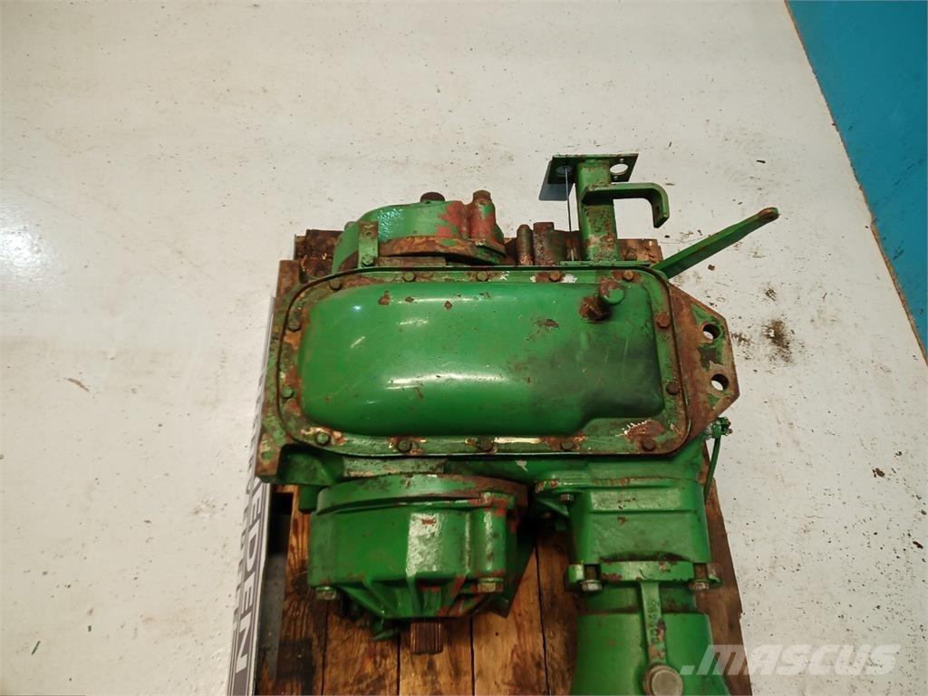 John Deere 1075 트랜스미션