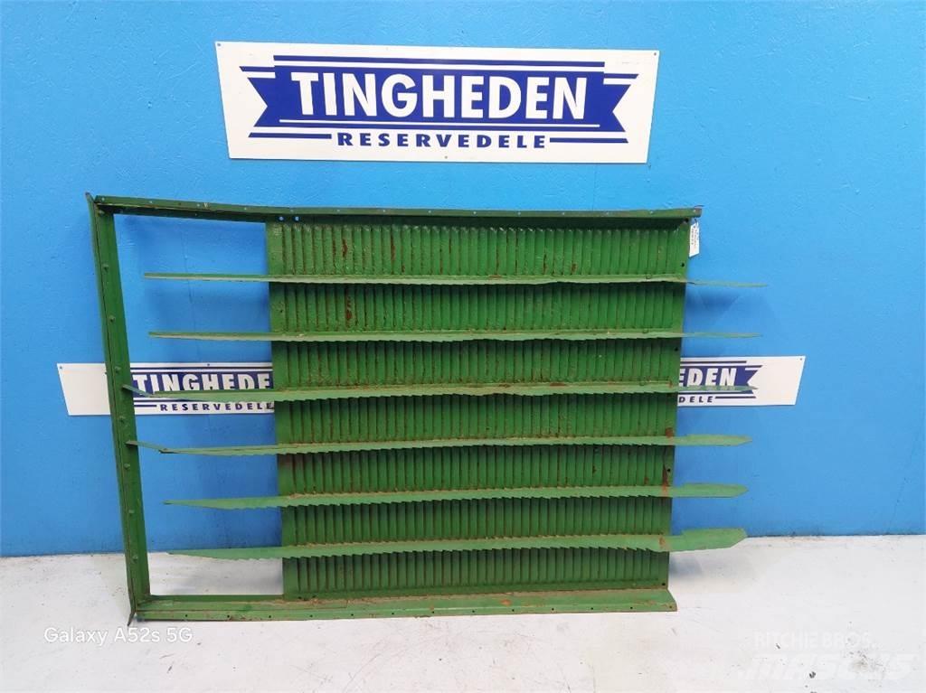 John Deere 1075 모래(염화칼슘) 살포기