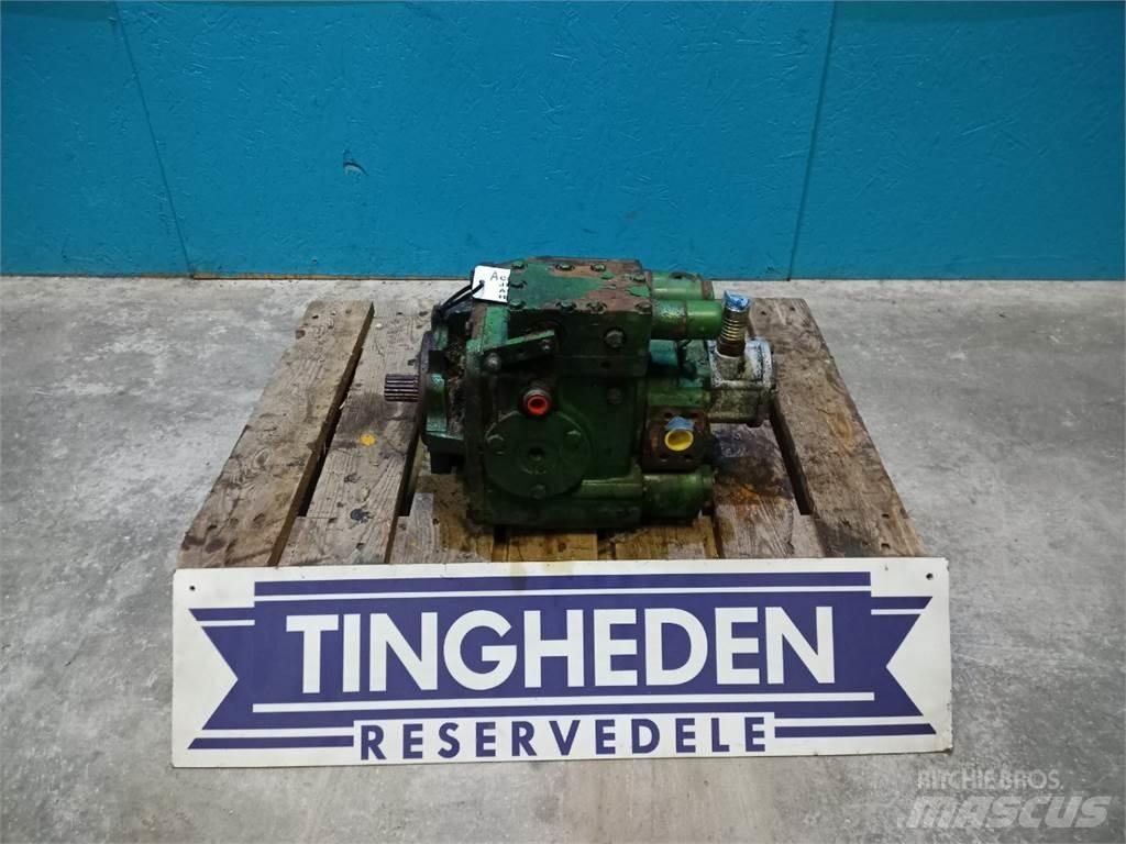 John Deere 1085 유압식 기계