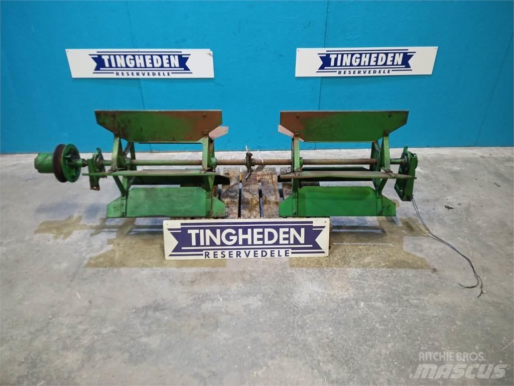 John Deere 1085 모래(염화칼슘) 살포기