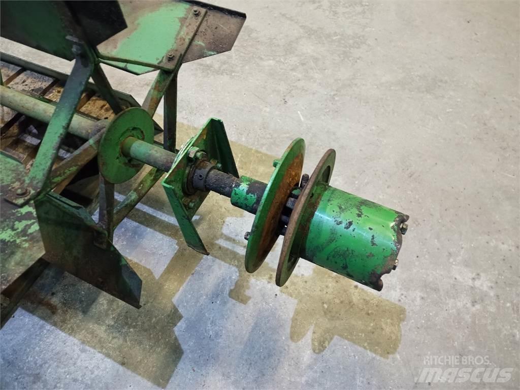 John Deere 1085 모래(염화칼슘) 살포기