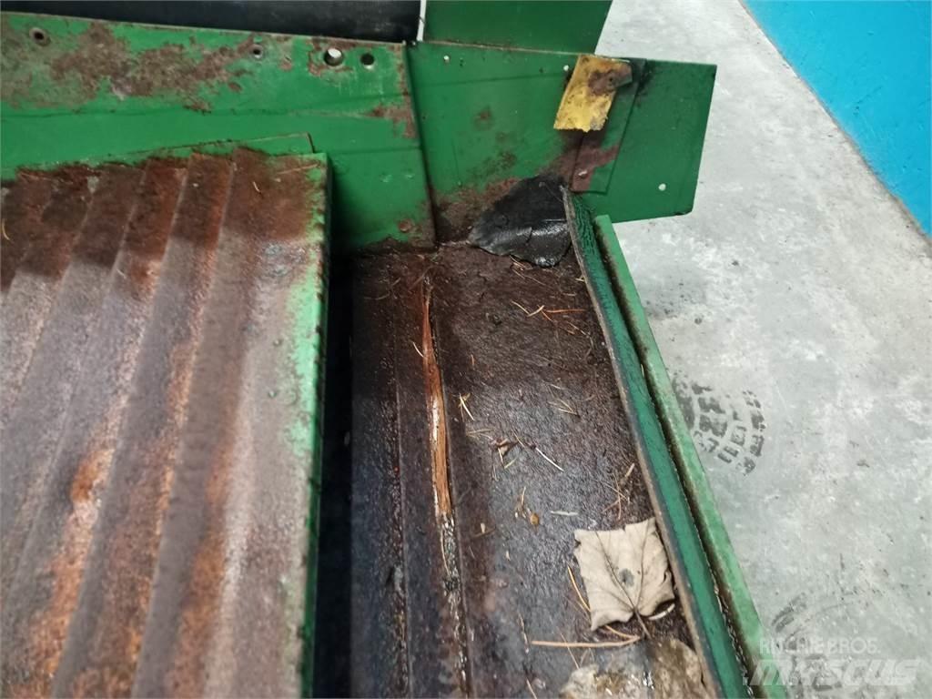 John Deere 1085 모래(염화칼슘) 살포기