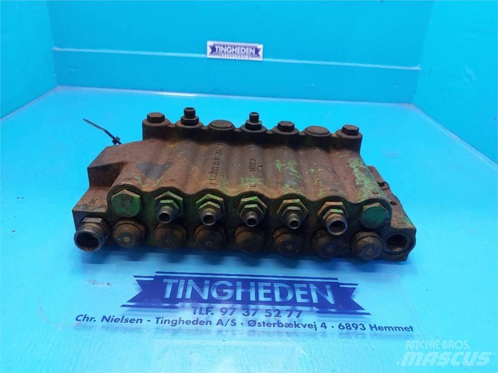 John Deere 1085 유압식 기계