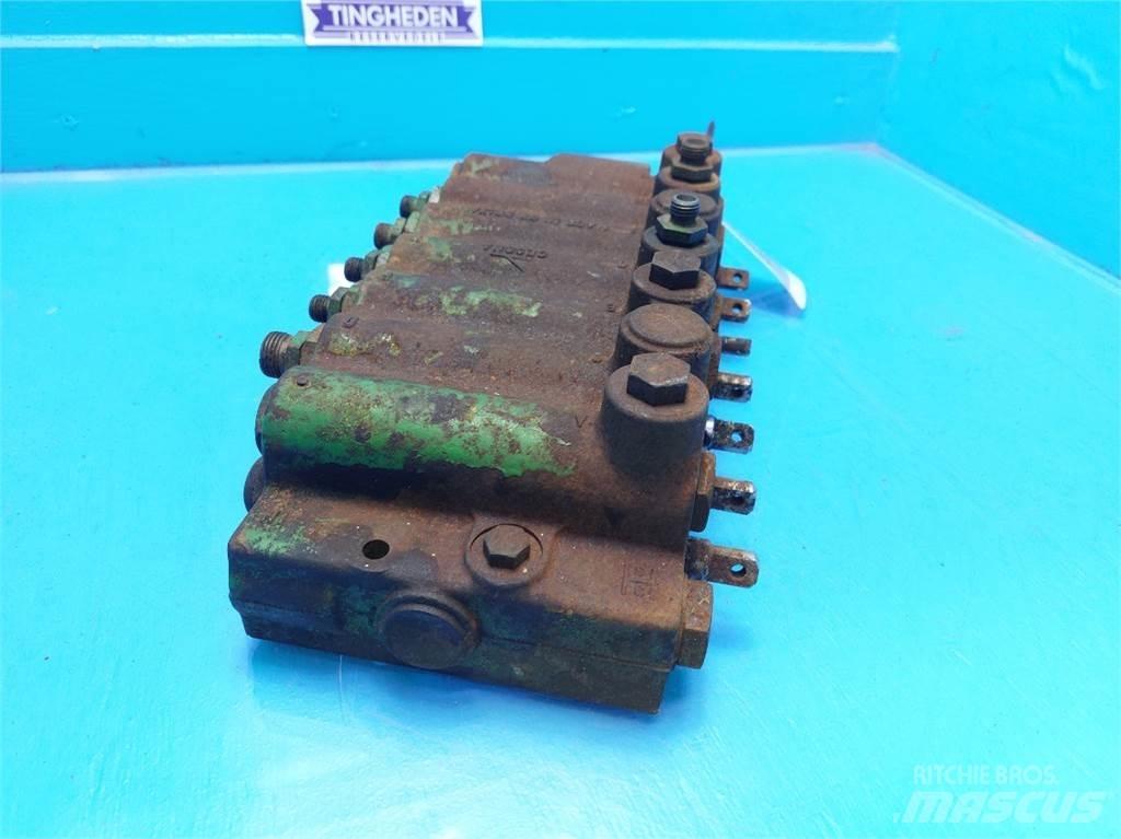 John Deere 1085 유압식 기계