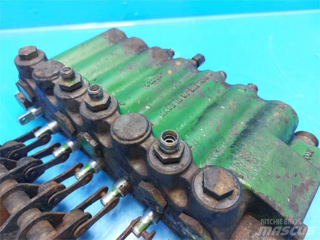 John Deere 1085 유압식 기계