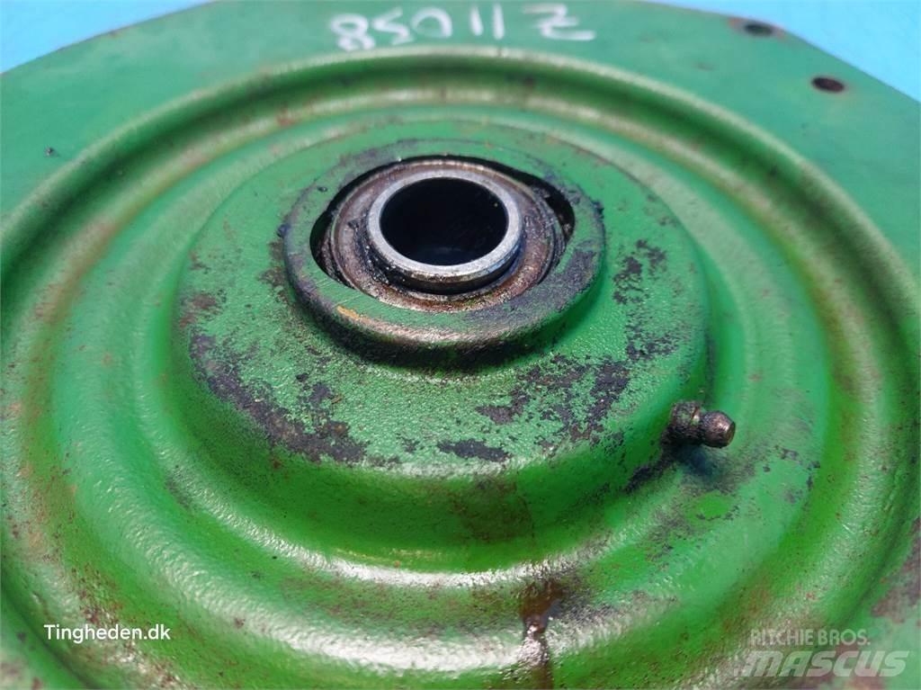John Deere 1085 모래(염화칼슘) 살포기