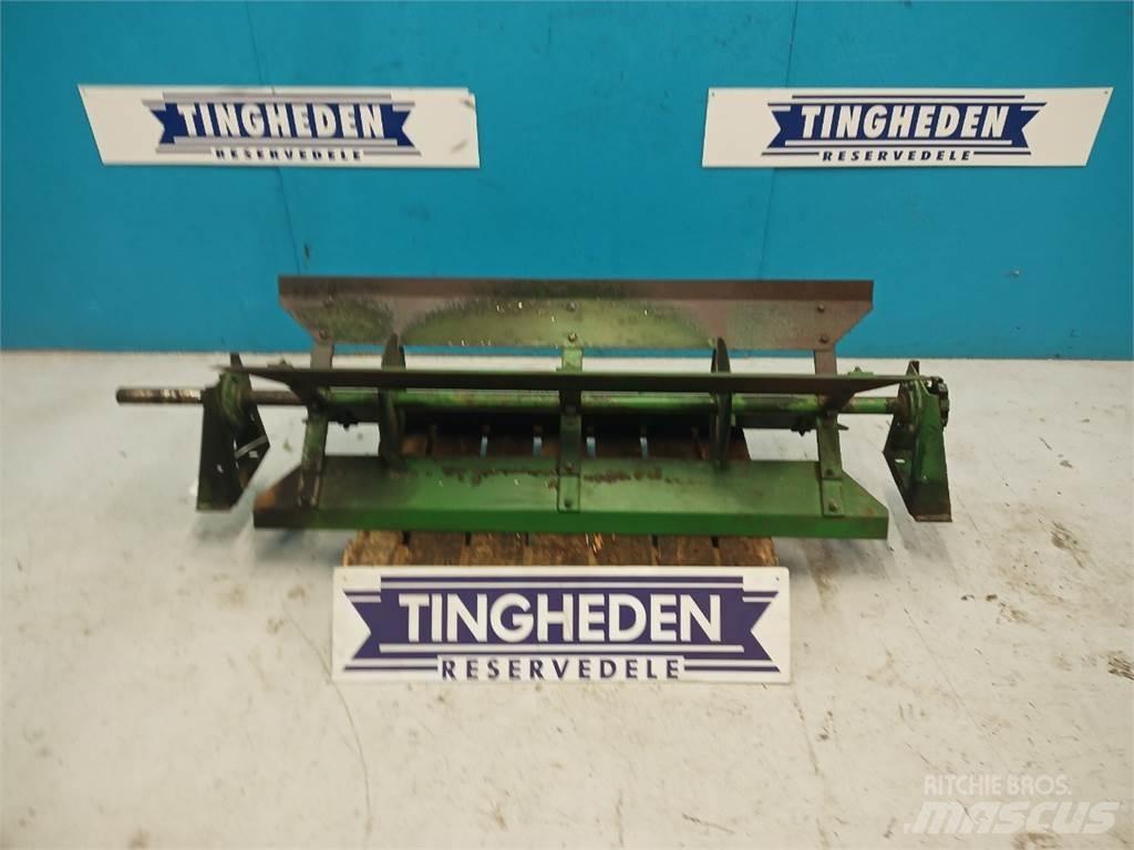 John Deere 1177 모래(염화칼슘) 살포기