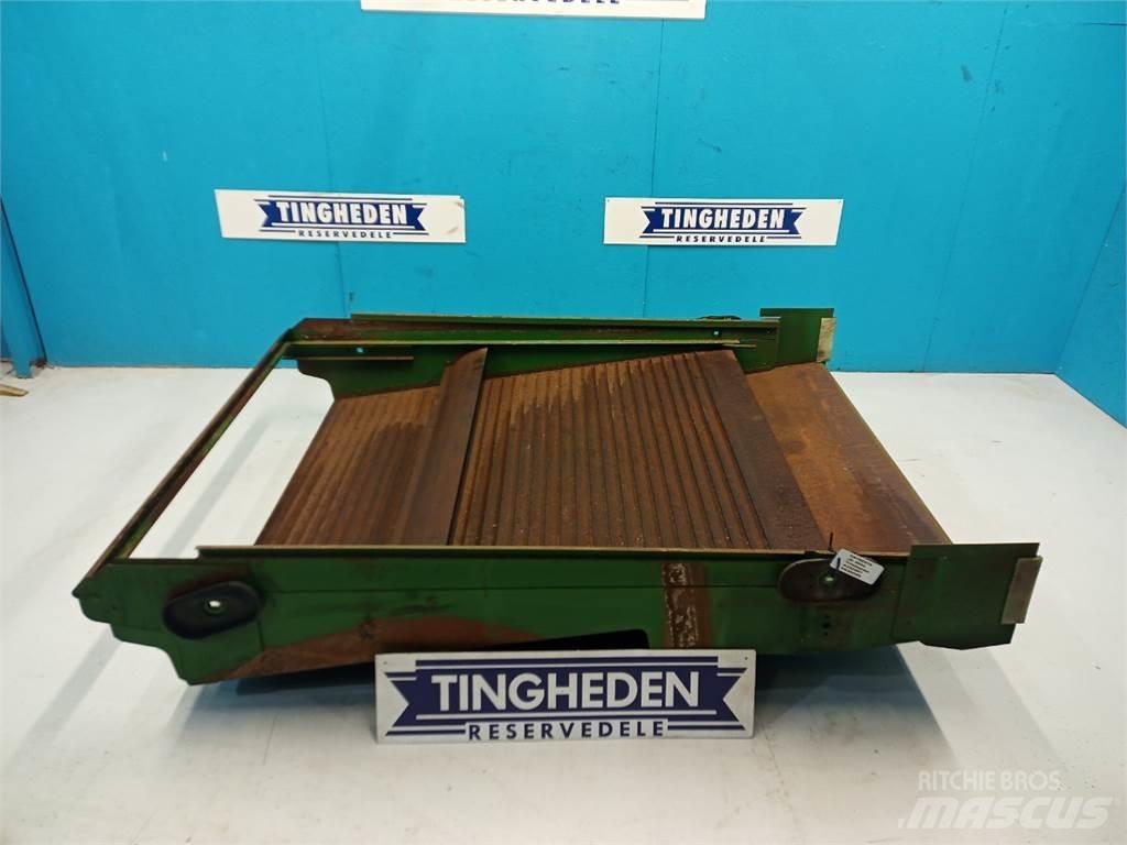 John Deere 2054 모래(염화칼슘) 살포기
