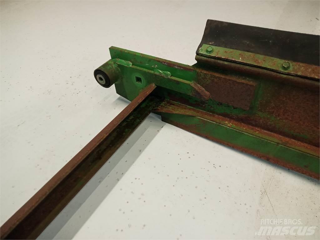John Deere 2054 모래(염화칼슘) 살포기