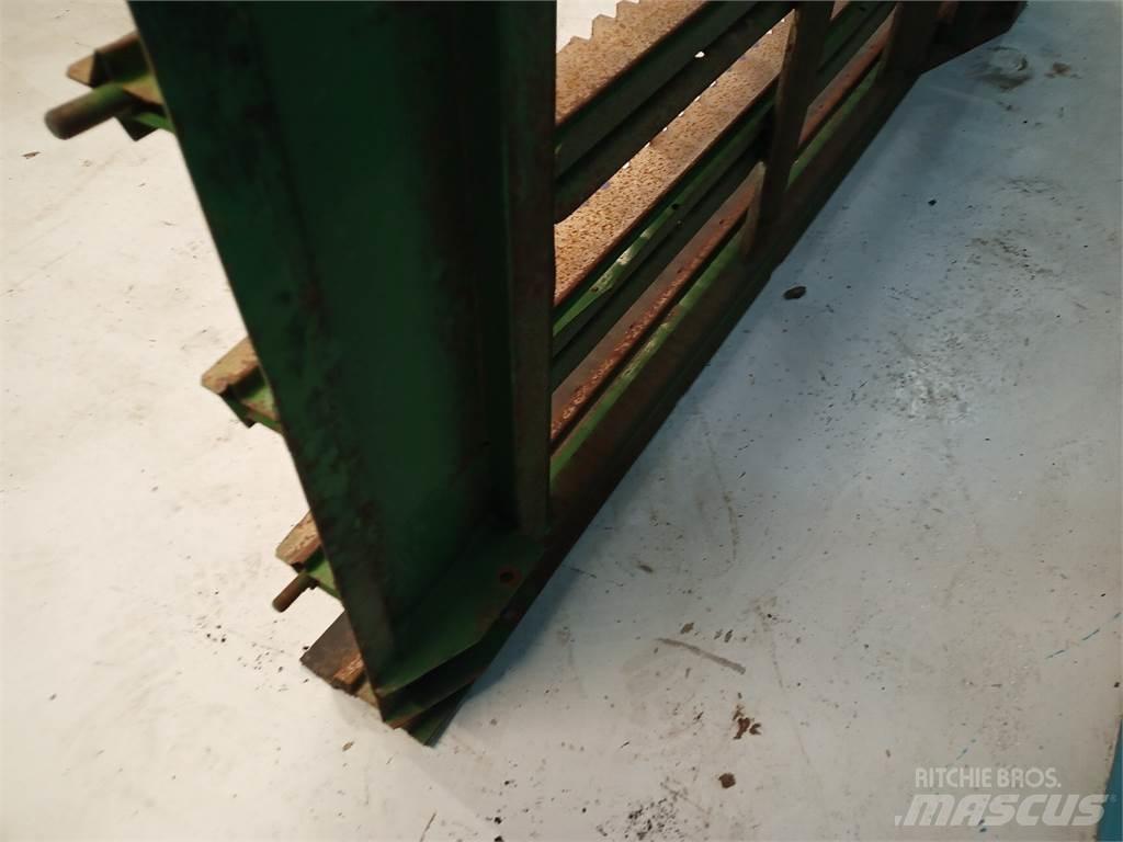 John Deere 2054 모래(염화칼슘) 살포기