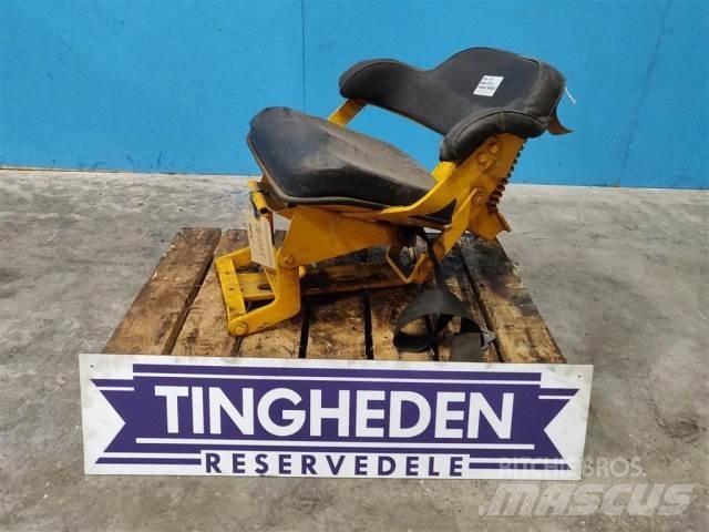 John Deere 310 캐빈 및 인테리어