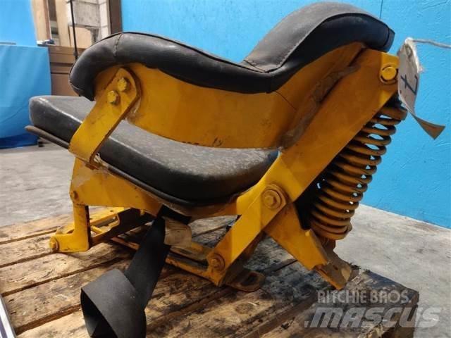 John Deere 310 캐빈 및 인테리어
