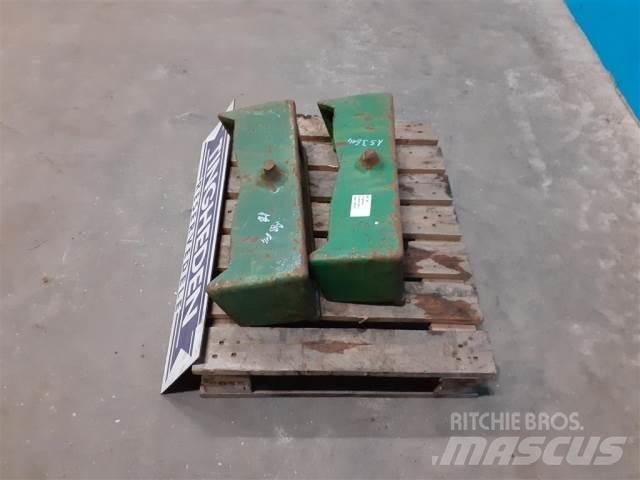 John Deere 4240 전면하중