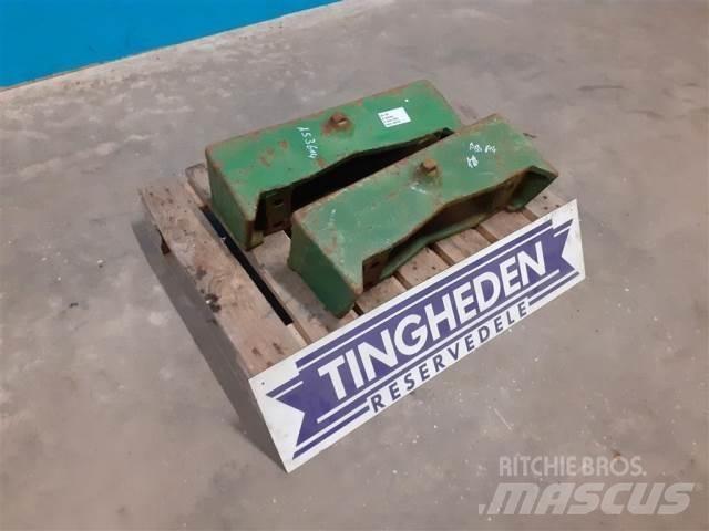 John Deere 4240 전면하중