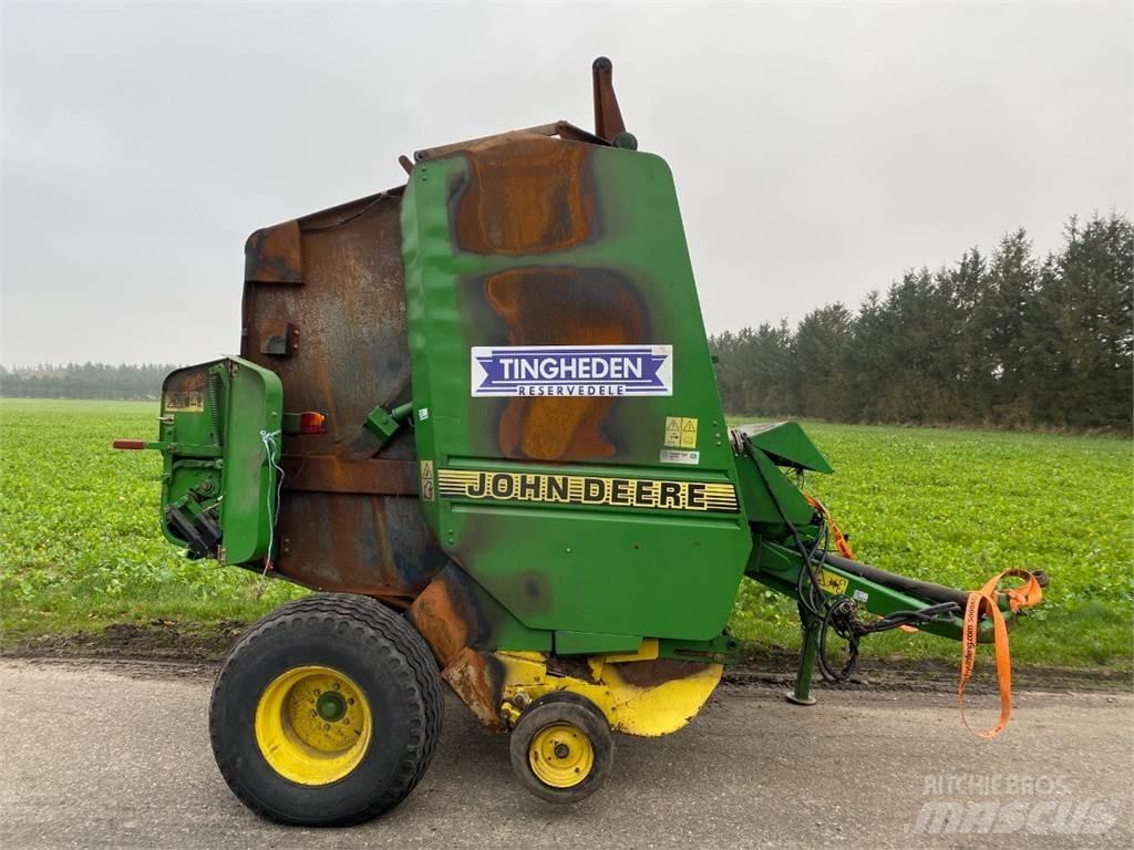John Deere 580 원형 곤포기