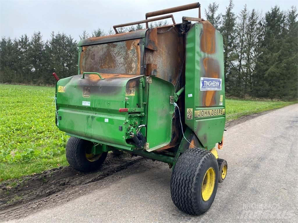 John Deere 580 원형 곤포기