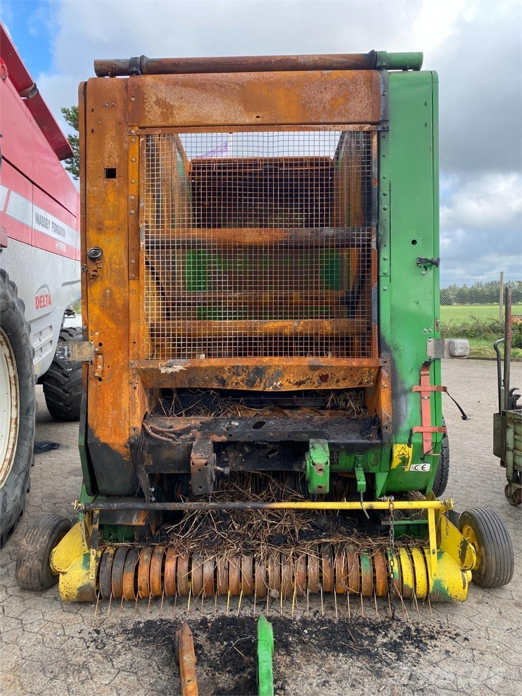 John Deere 590 원형 곤포기