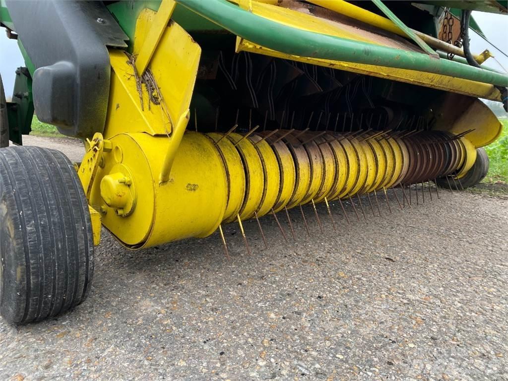 John Deere 592 원형 곤포기