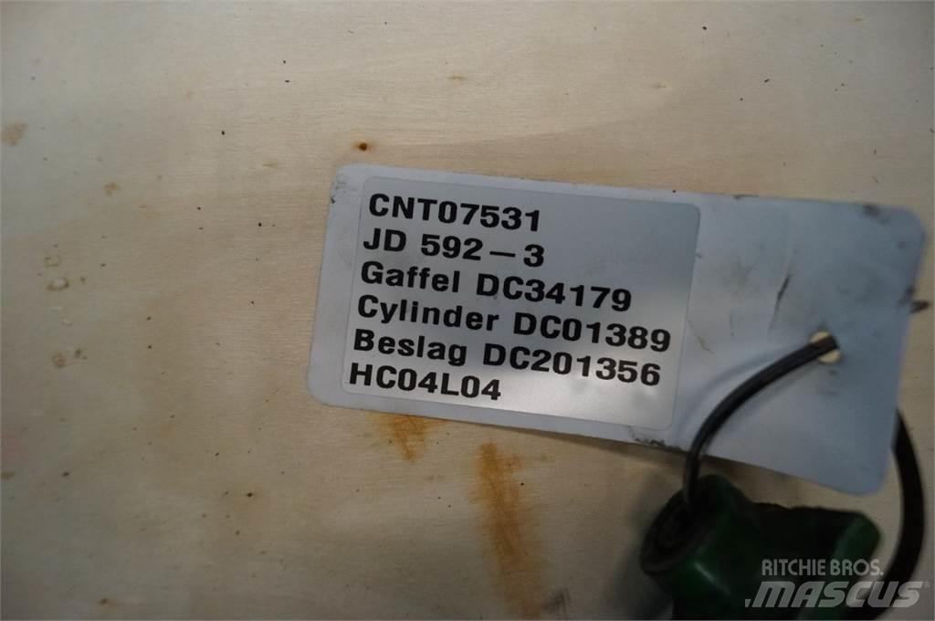 John Deere 592 기타 목초 수확용 장비