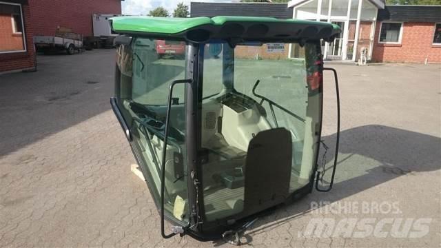 John Deere 6210R 캐빈 및 인테리어