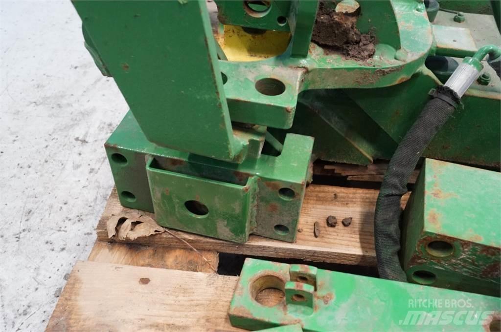John Deere 8235R 기타 트랙터 부속품
